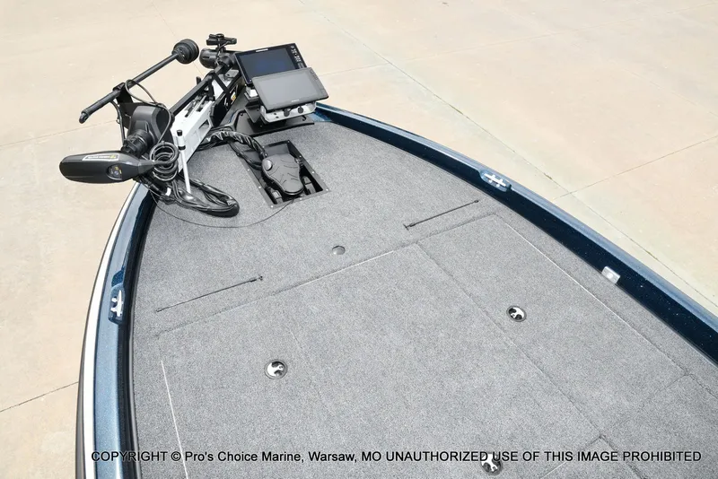 Slide: The Image of 2002 Ranger 522vx boat with fish finder and trolling motor. - 21