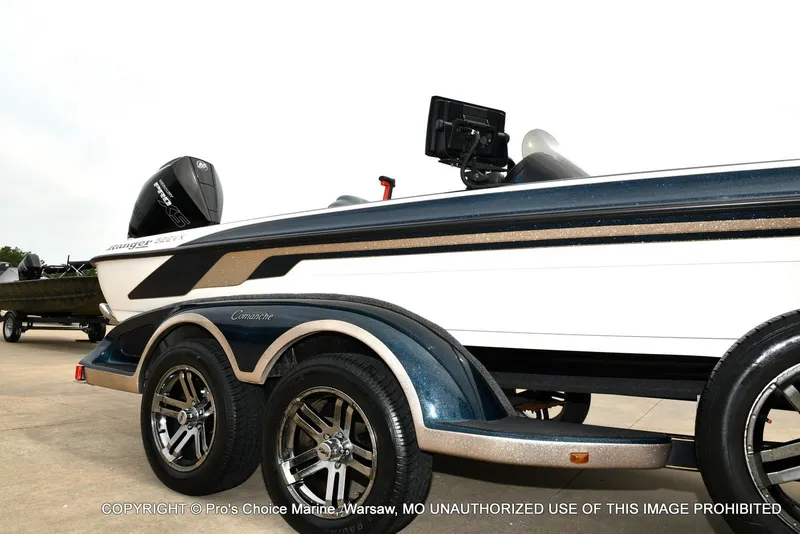 Slide: The Image of 2002 Ranger 522vx boat with 250HP Pro-XS engine, side view. - 25