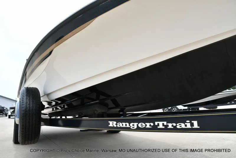 Slide: The Image of Ranger 522vx boat on Ranger Trail trailer, side view. - 43