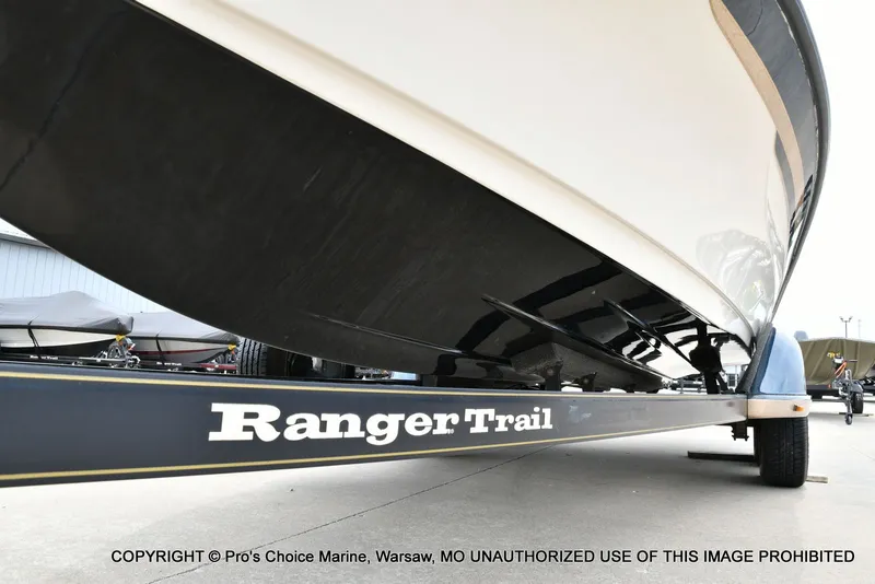 Slide: The Image of Ranger 522vx boat on trailer, side view, year 2002. - 44