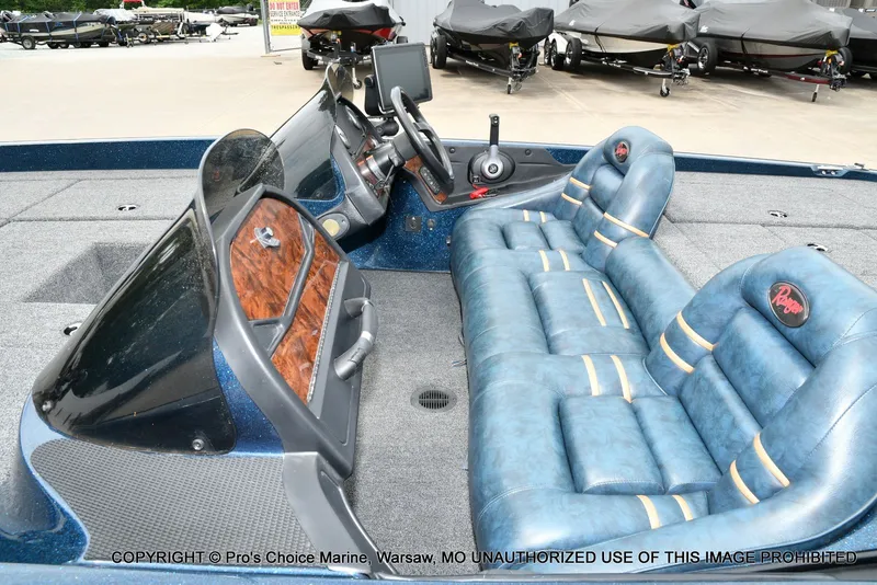 Slide: The Image of Ranger 522vx w/250HP Pro-XS 4 Stroke 2002 - 50