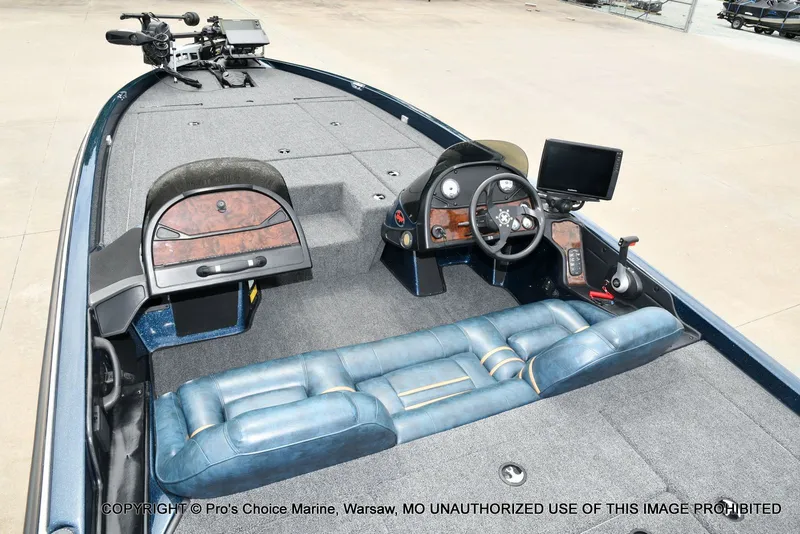 Slide: The Image of Ranger 522vx w/250HP Pro-XS 4 Stroke 2002 - 51