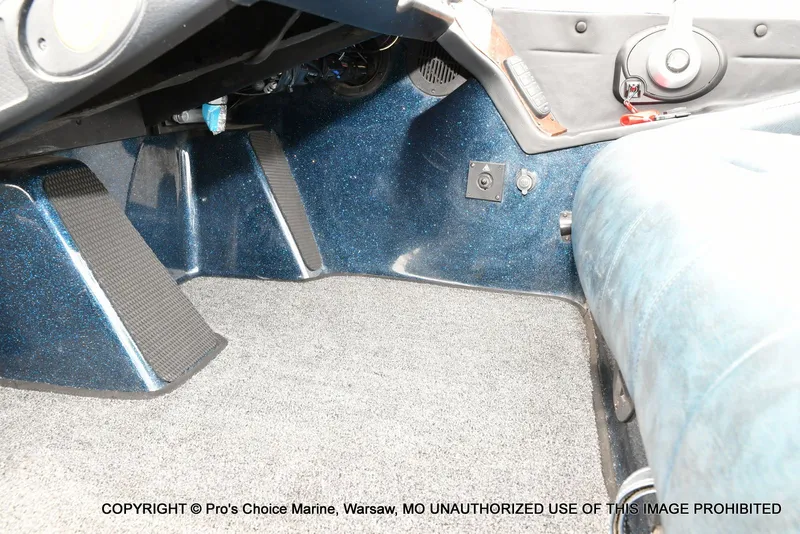Slide: The Image of Ranger 522vx w/250HP Pro-XS 4 Stroke 2002 - 58