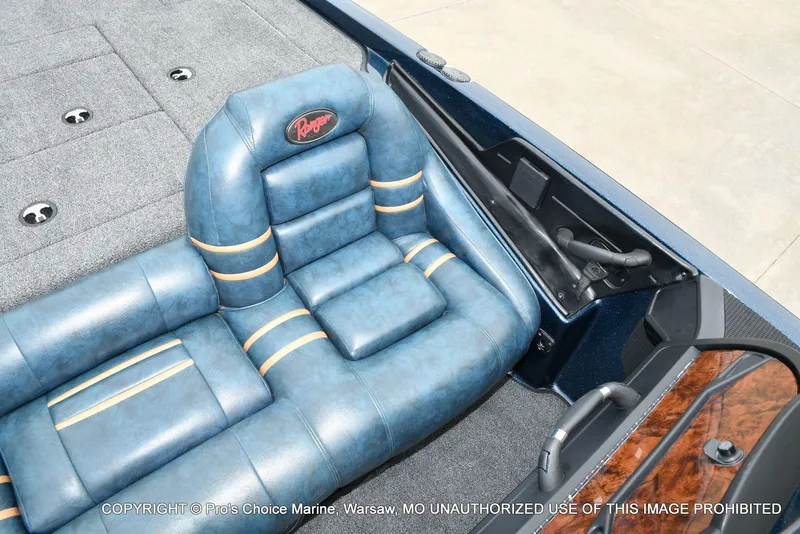 Slide: The Image of Ranger 522vx w/250HP Pro-XS 4 Stroke 2002 - 66