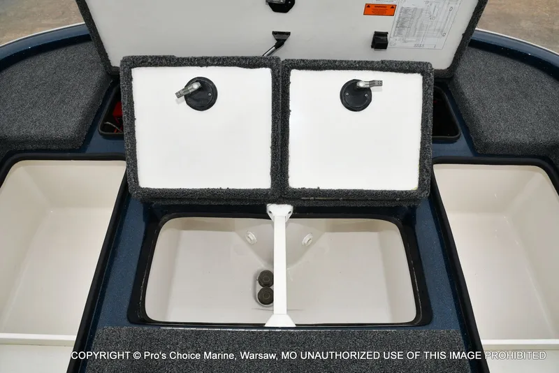 Slide: The Image of Ranger 522vx w/250HP Pro-XS 4 Stroke 2002 - 79