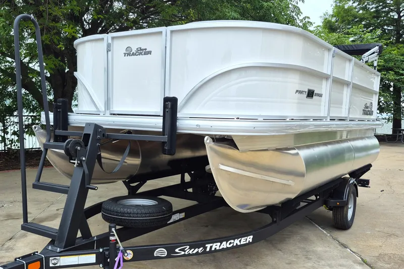 Slide: The Image of Sun Tracker Party Barge 16 DLX 2026 - 13