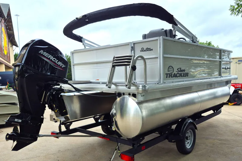 Slide: The Image of Sun Tracker Party Barge 16 DLX 2026 - 17