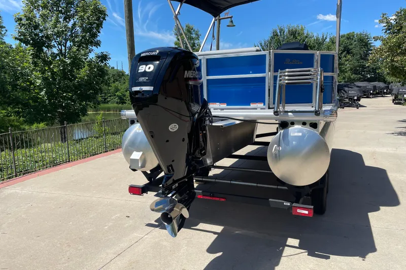 Slide: The Image of Sun Tracker Party Barge 20 DLX 2026 - 5
