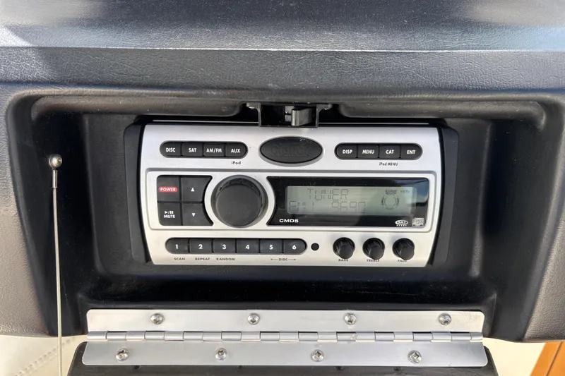 Slide: The Image of Audio system on a 2008 Sea Ray 270 Sundeck boat dashboard. - 28