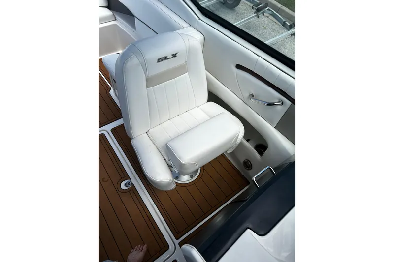Slide: The Image of Passenger Seat with bolster on 2008 Sea Ray 2008 270 Sundeck - 29