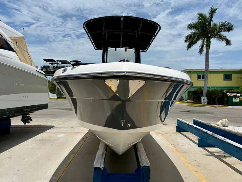 Slide: The Image of Robalo R222 Explorer 2024 - 0