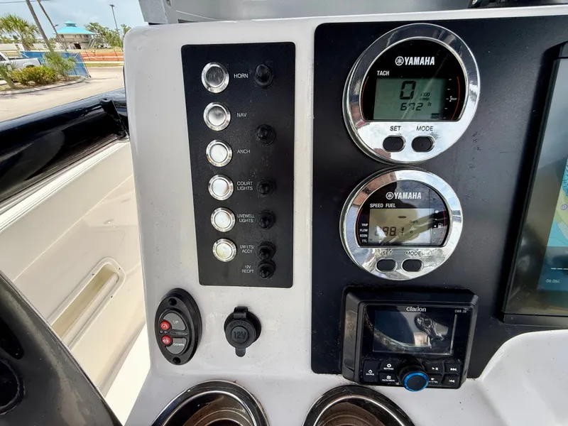 Slide: The Image of Robalo R222 Explorer 2024 - 19