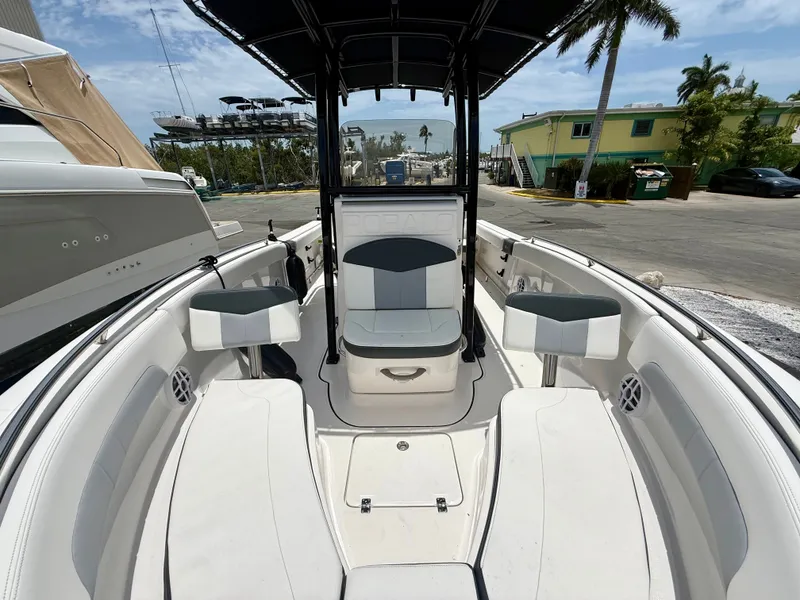 Slide: The Image of Robalo R222 Explorer 2024 - 24