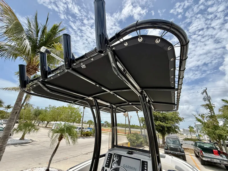 Slide: The Image of Robalo R222 Explorer 2024 - 27