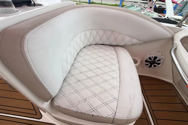 Slide: The Image of White leather seat with diamond stitching on a 2007 Meridian 459 Motoryacht. - 14