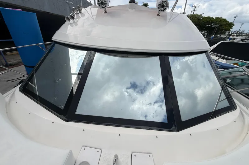 Slide: The Image of 2007 Meridian 459 Motoryacht bow with cushioned seating and railing. - 32