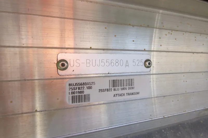 Slide: The Image of 2025 Sun Tracker Fishin' Barge 22 DLX hull identification number plate. - 17