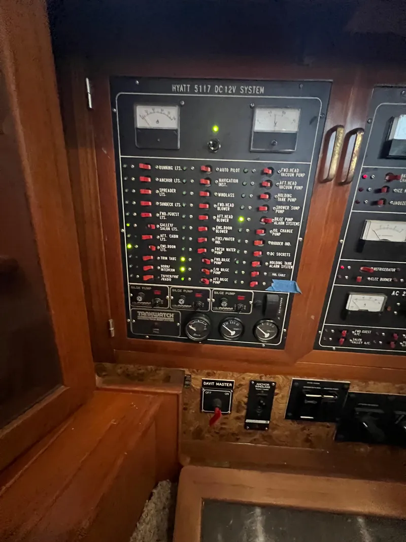 Slide: The Image of Hyatt 51 Aft Cabin Motor Yacht 1998 - 80