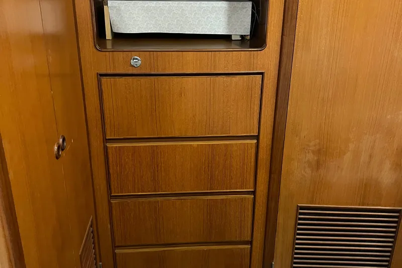 Slide: The Image of Hyatt 51 Aft Cabin Motor Yacht 1998 - 96