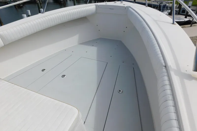 Slide: The Image of 1996 Regulator 23 Center Console boat interior with white seating and storage compartments. - 29
