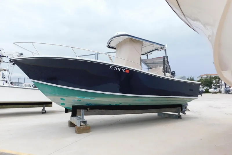 The Image of 1996 Regulator 23 Center Console boat on display, featuring a sleek design and vibrant colors. - 0
