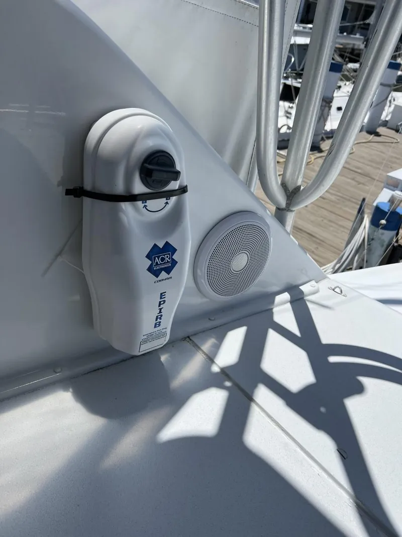 Slide: The Image of ACR device on 1991 Viking Convertible boat. - 25