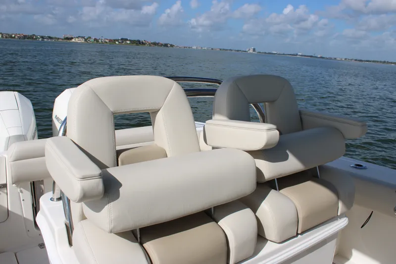 Slide: The Image of Boston Whaler 250 Outrage 2027 - 11