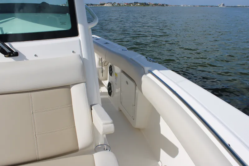 Slide: The Image of Boston Whaler 250 Outrage 2027 - 12