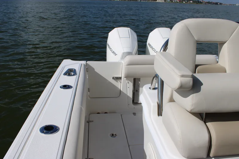 Slide: The Image of Boston Whaler 250 Outrage 2027 - 10