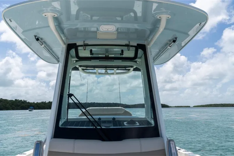 Slide: The Image of 2023-Boston-Whaler-280-Dauntless-MarineMax - 26