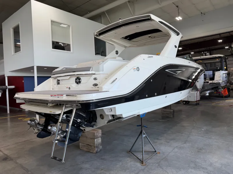 Slide: The Image of Sea Ray SLX 310 2022 - 3