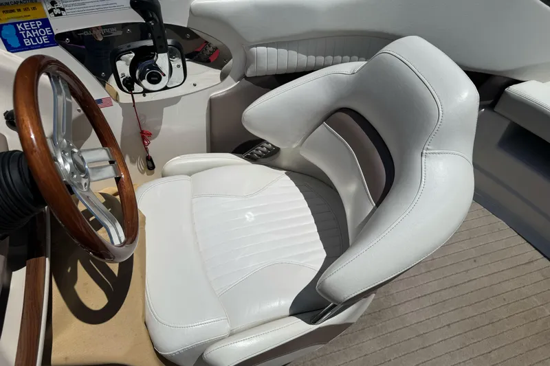 Slide: The Image of Captain's seat and steering wheel of a 2009 Glastron GLS 215 boat. - 14