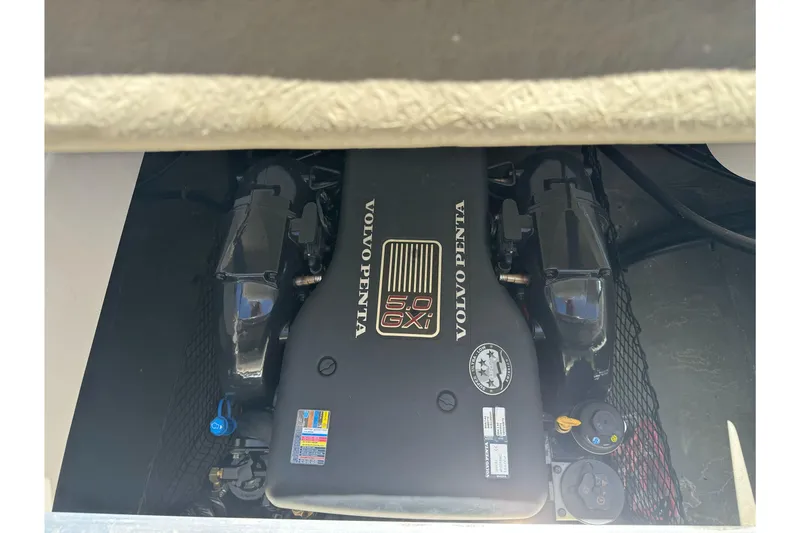 Slide: The Image of Volvo Penta engine in 2009 Glastron GLS 215 boat, showcasing 5.0 GXi model. - 22