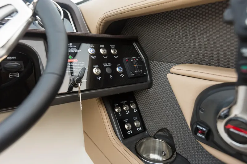 Slide: The Image of Dashboard of Sea Ray SLX 250 boat, year 2016. - 16