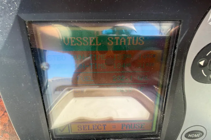Slide: The Image of Display screen showing vessel status on a 2006 Sea Ray Sundancer 320. - 25