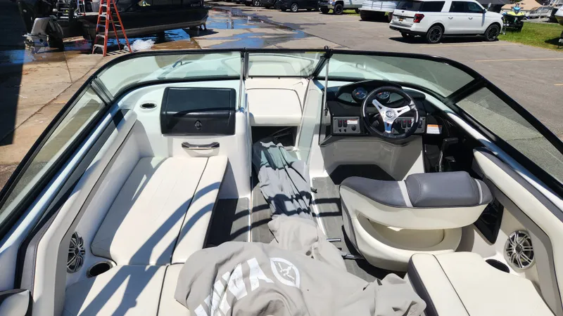 Slide: The Image of Interior of a 2016 Yamaha AR192 boat, modern design. - 14