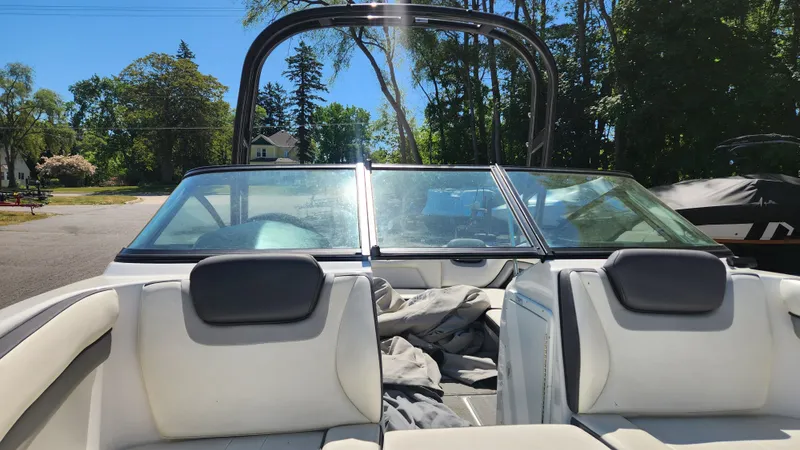 Slide: The Image of 2016 Yamaha AR192 boat interior view with windshield. - 15