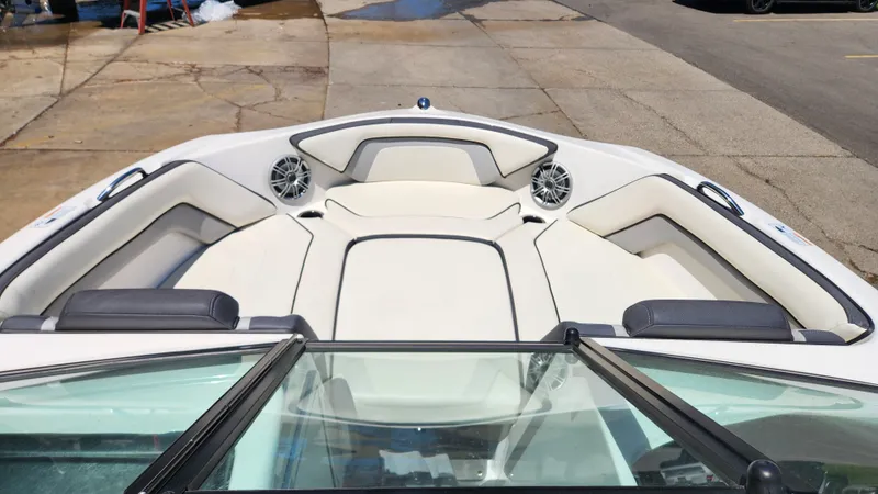 Slide: The Image of Interior view of a 2016 Yamaha Boats AR192 with seating area. - 21
