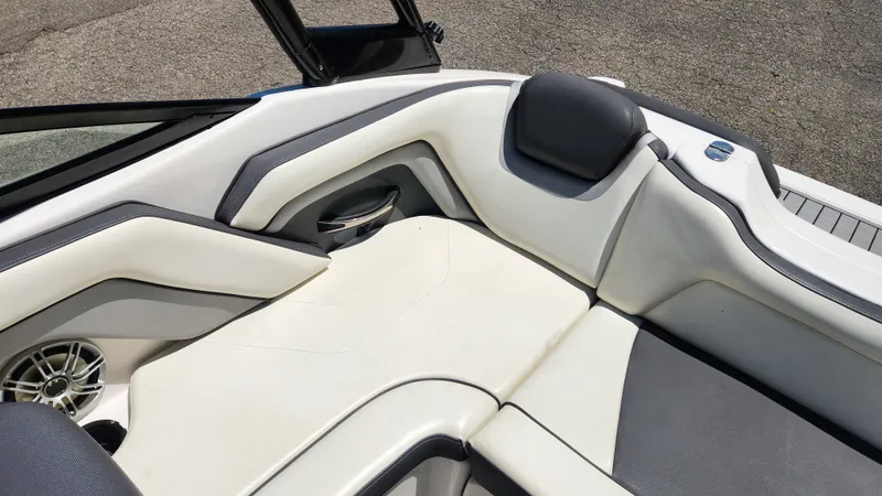 Slide: The Image of Interior of a 2016 Yamaha AR192 boat with white and gray seating. - 22