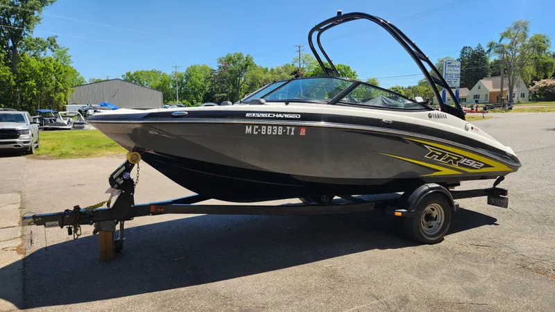 Slide: The Image of 2016 Yamaha AR192 boat on trailer, side view. - 30