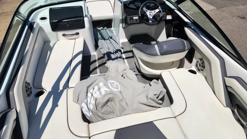 Slide: The Image of Interior of a 2016 Yamaha AR192 boat with white seating. - 43