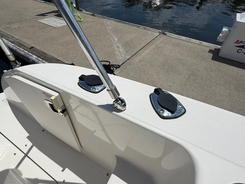 Slide: The Image of Sea Ray 240 Sundancer 2011 at dock, close-up of deck. - 13