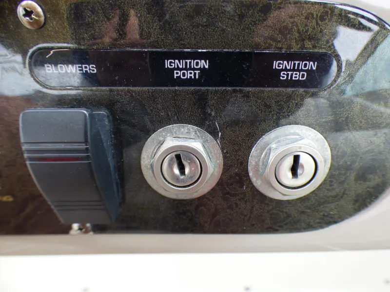 Slide: The Image of Ignition switches and blower control on 2001 Cruisers Yachts 340 Express. - 41