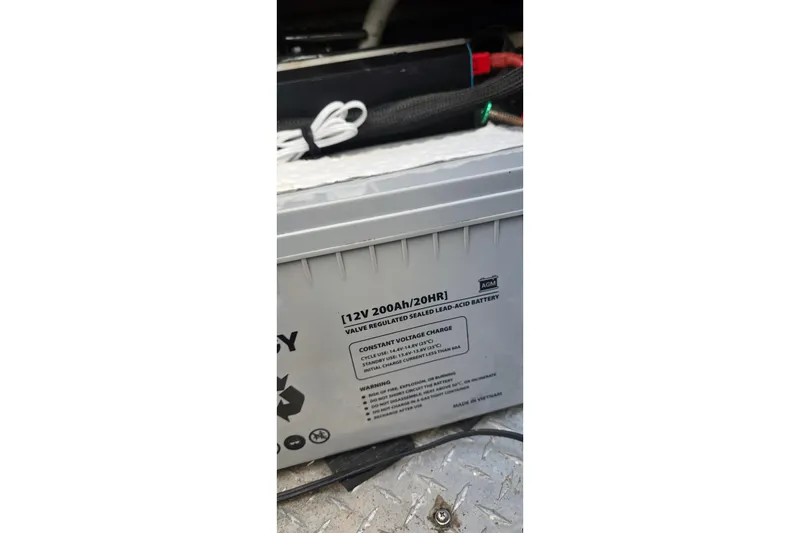 Slide: The Image of 12V 200Ah AGM battery in 2001 Cruisers Yachts 340 Express. - 63