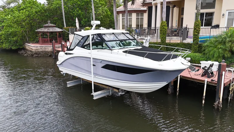 Slide: The Image of Sea Ray Sundancer 320 Outboard 2022 - 0