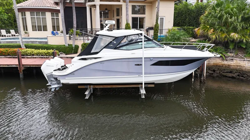 Slide: The Image of Sea Ray Sundancer 320 Outboard 2022 - 1