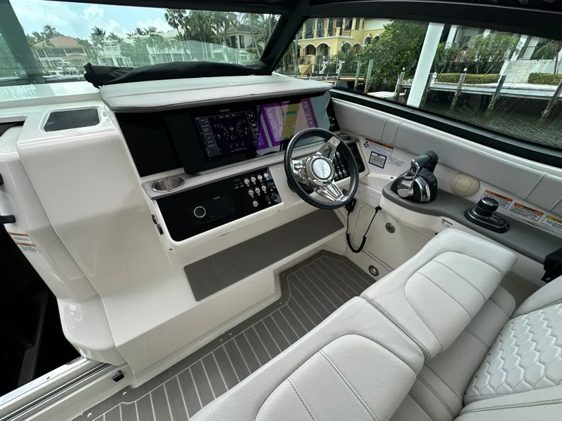Slide: The Image of Sea Ray Sundancer 320 Outboard 2022 - 12
