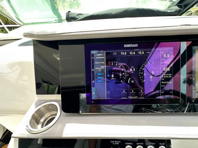 Slide: The Image of Sea Ray Sundancer 320 Outboard 2022 - 13