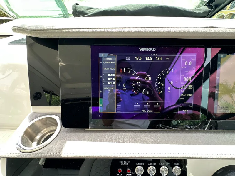 Slide: The Image of Sea Ray Sundancer 320 Outboard 2022 - 14