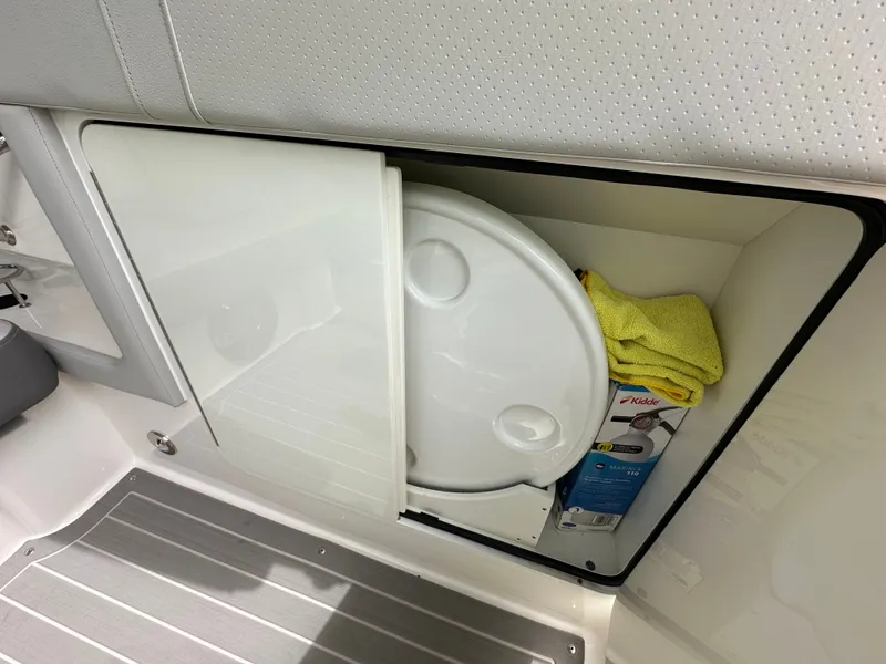 Slide: The Image of Sea Ray Sundancer 320 Outboard 2022 - 16
